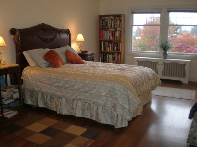 Master bedroom - 2519 20th Ave E