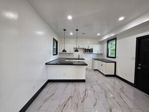 Building Photo - 5 Millbridge St