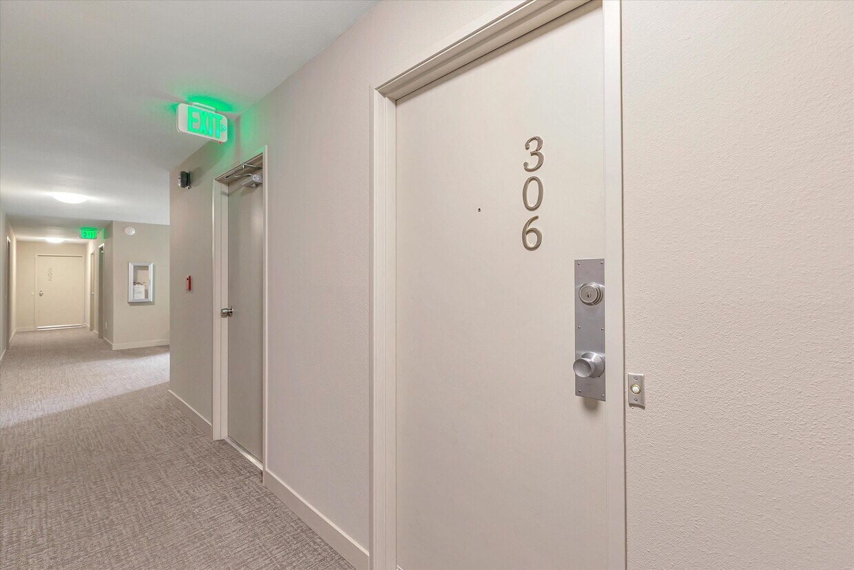 Foto principal - 1737 Harbor Ave SW
