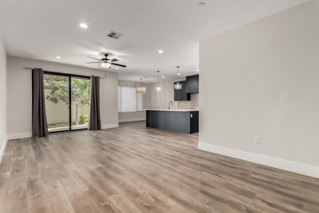 Foto del edificio - 165 E Lexington Ave