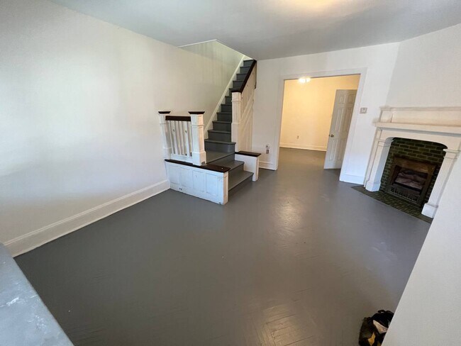 Building Photo - 822 S 58th St