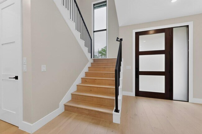 Foto del edificio - 5018 Highland Ct
