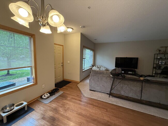 Foto del edificio - Spacious 4-Bedroom Home in Scenic Lino Lakes – Modern Comfort Meets Suburban Charm!