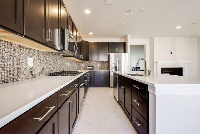 Foto del edificio - Updated 3br/2.5ba Condo Townhome Alexandria Walk to Metro