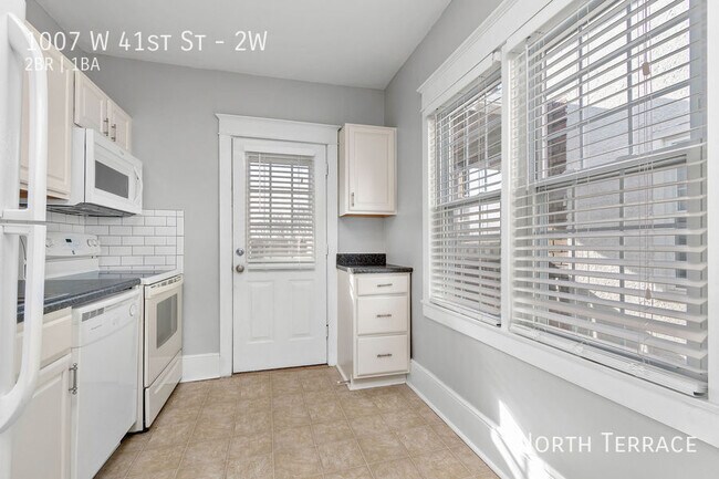 Building Photo - 1007 W 41st St