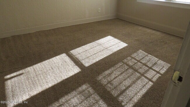 Foto del edificio - 6590 Sunset Dr