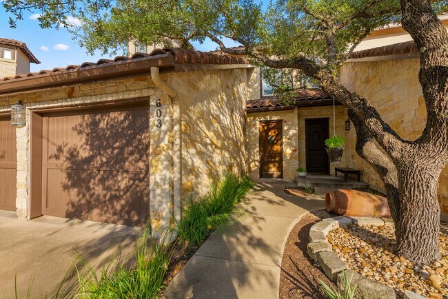 Foto del edificio - Beautiful 3 bedroom, 2.5 bathroom home in Steiner Ranch!!!