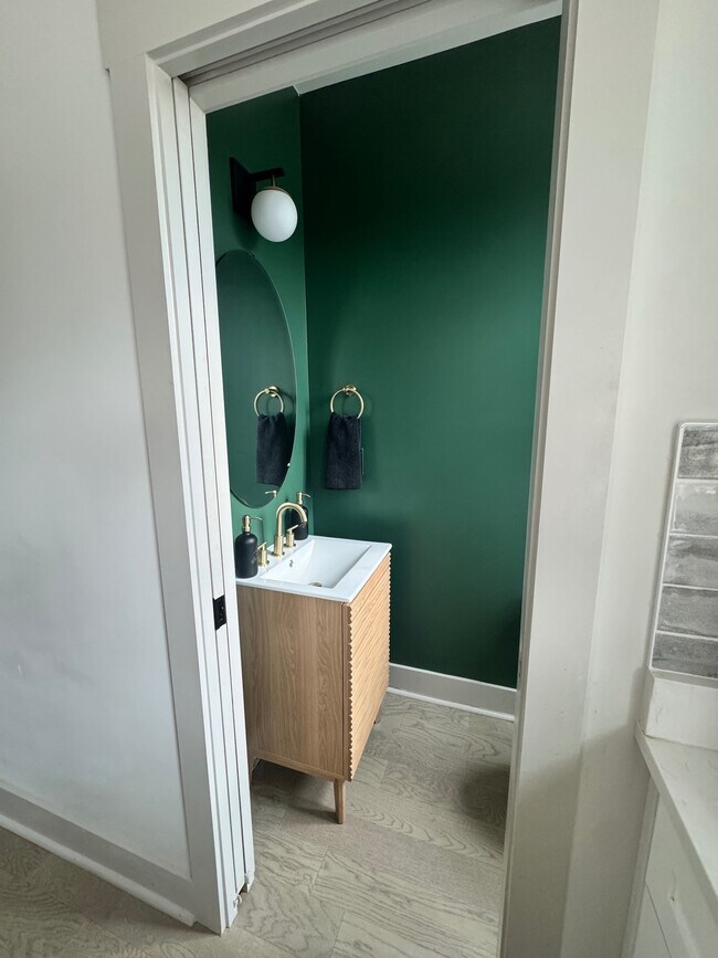 Foto del edificio - Room in Apartment on Wesley Village Rd
