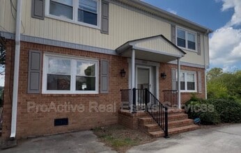 Building Photo - 3021 Luxembourg St