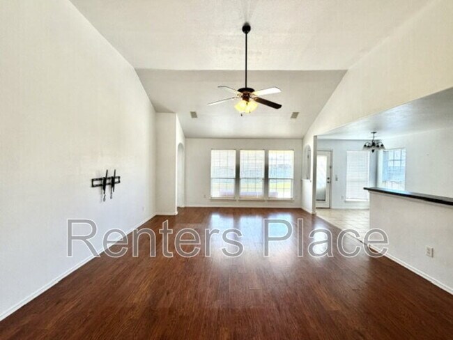 Foto del edificio - 2006 W J St