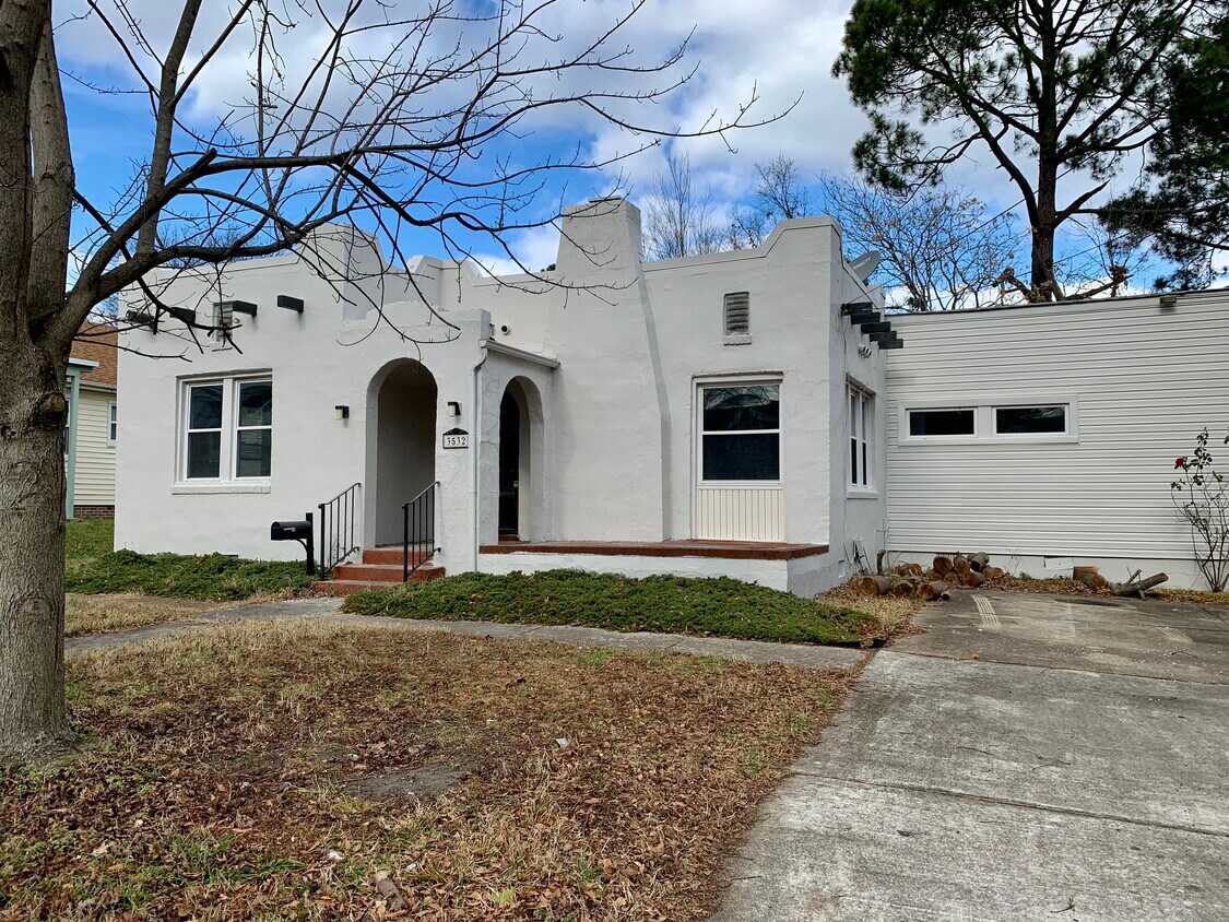 Primary Photo - 3532 Buckingham St