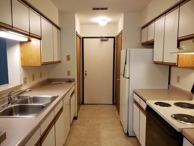 Building Photo - 936 Rockefeller Ln