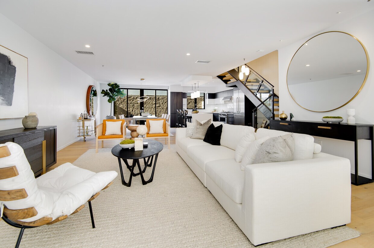 Foto principal - 321 S Elm Dr
