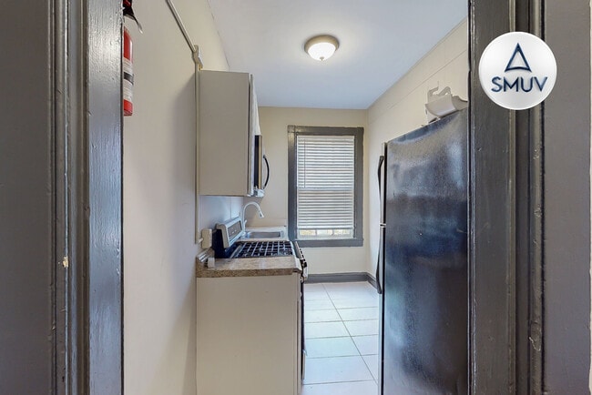 Building Photo - 24 E Madison St