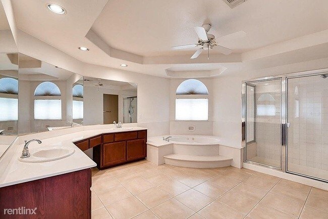 Building Photo - 5 br, 3 bath House - 8963 Bracken Cliff Court