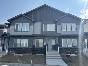 Building Photo - 4253 Kinglet Dr NW