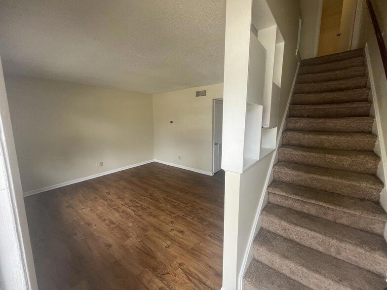 Primary Photo - 120 Byrum St