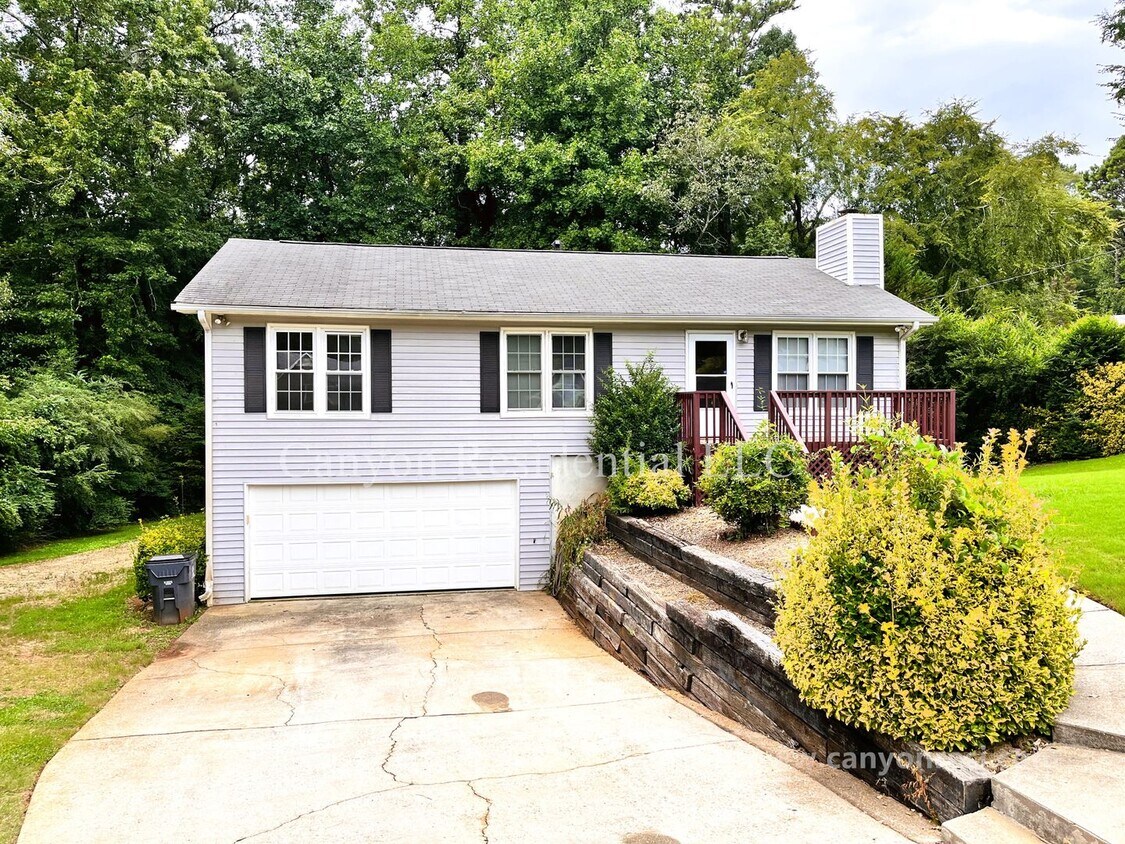 Primary Photo - Recently Renovated!!Beautiful 3BR home.