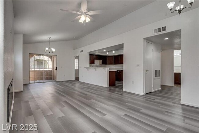 Building Photo - Flamingo W 2 Bed 2 Bath