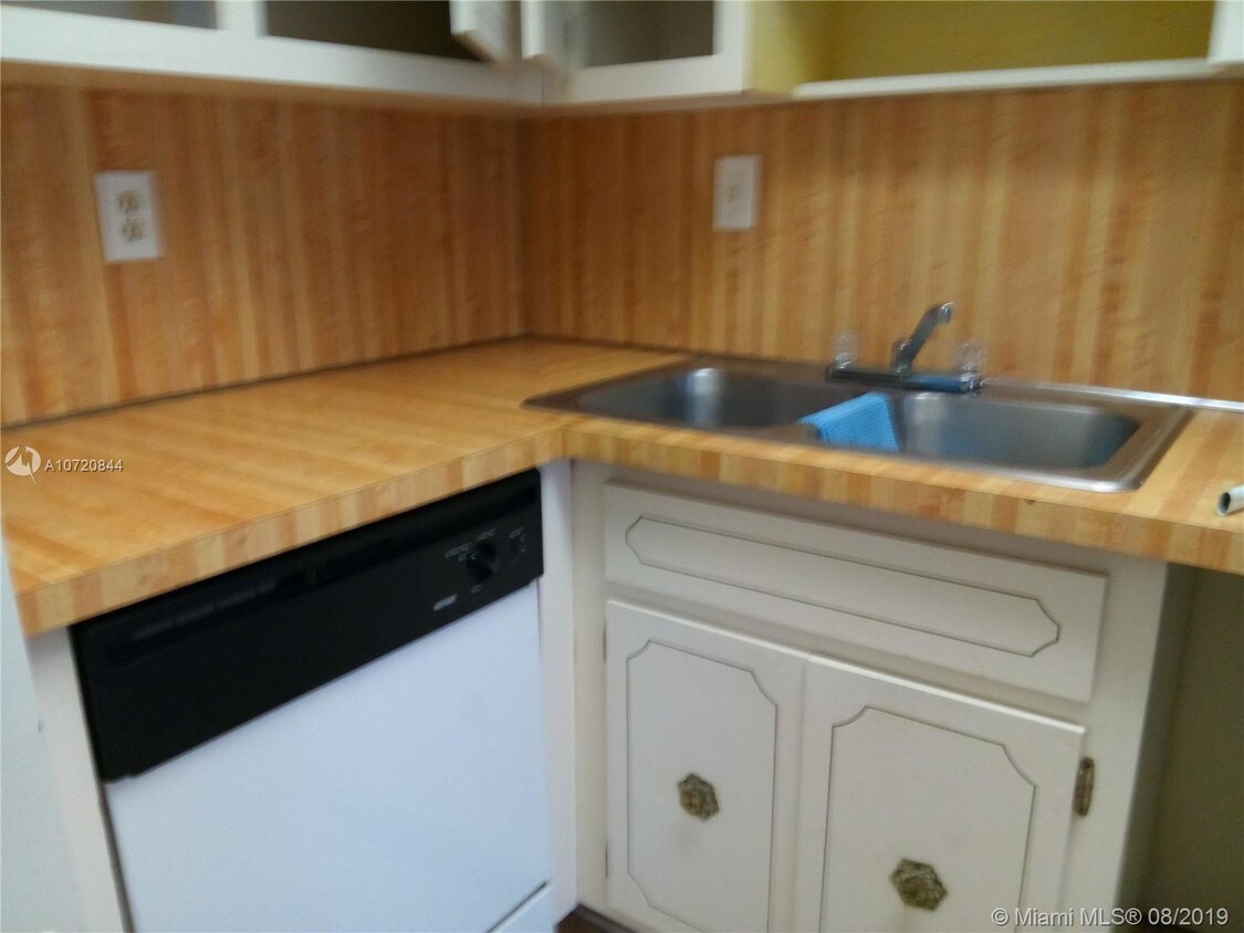 5731 NW 37th St Unit 211, Virginia Gardens, FL 33166 Condo for Rent