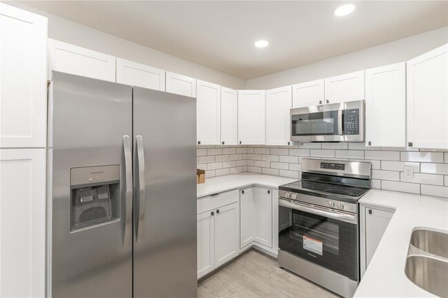 Building Photo - 531 Parkhill Cir