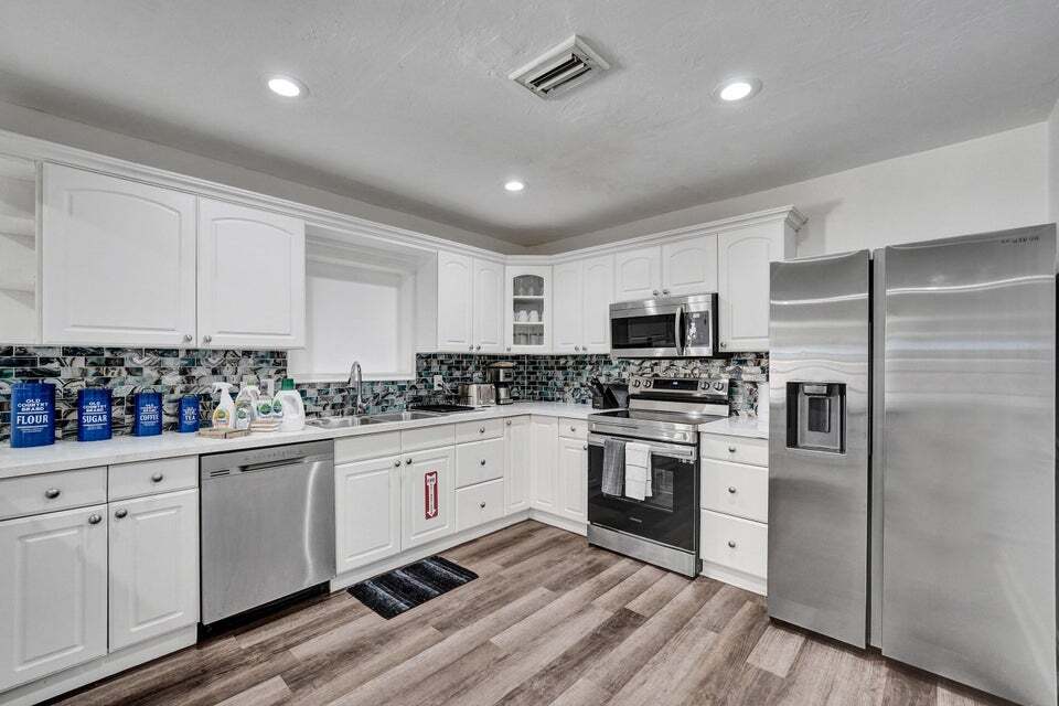 Primary Photo - 3160 NW 63rd St