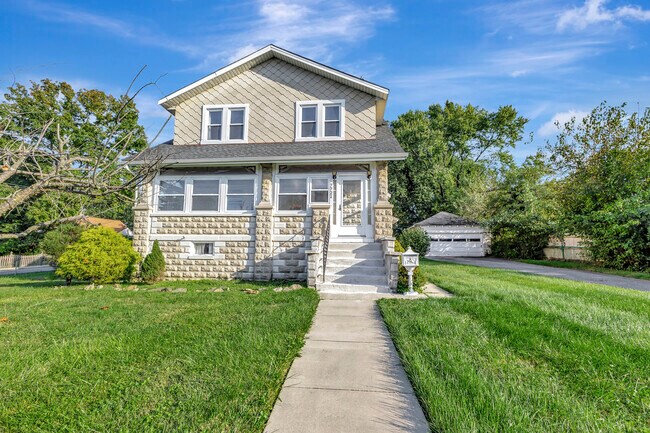 Building Photo - 7721 Daniels Ave