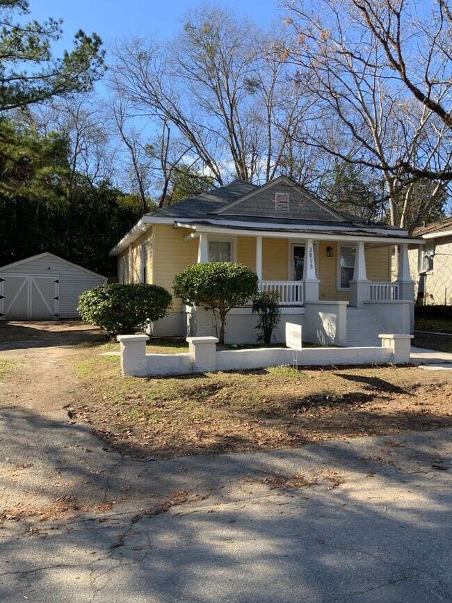 Foto del edificio - Beautiful home off of N. Main - Across fro...