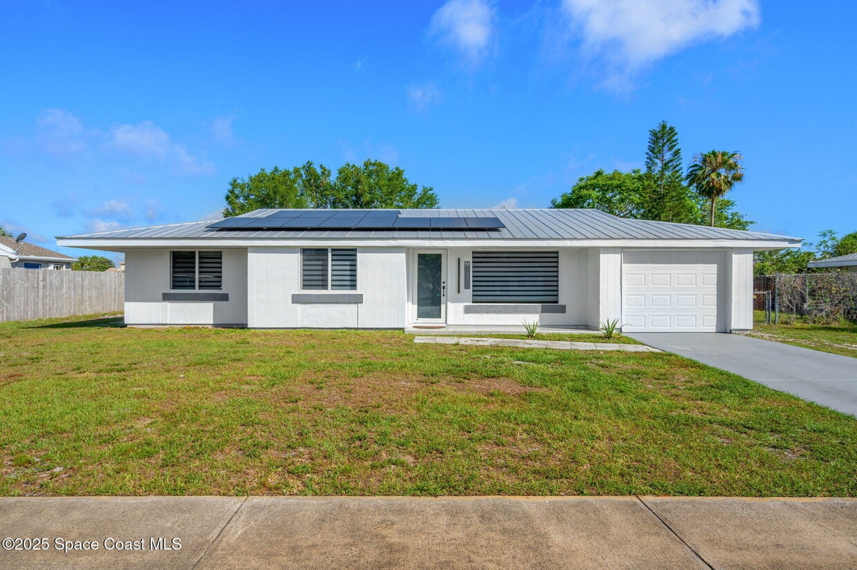 Foto principal - 1310 Mariposa Dr NE