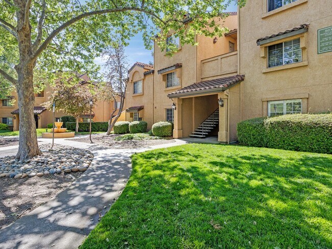 Foto del edificio - 805 Watson Canyon Ct