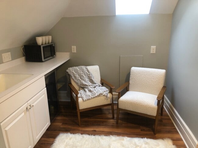 Building Photo - 240 Culver Rd