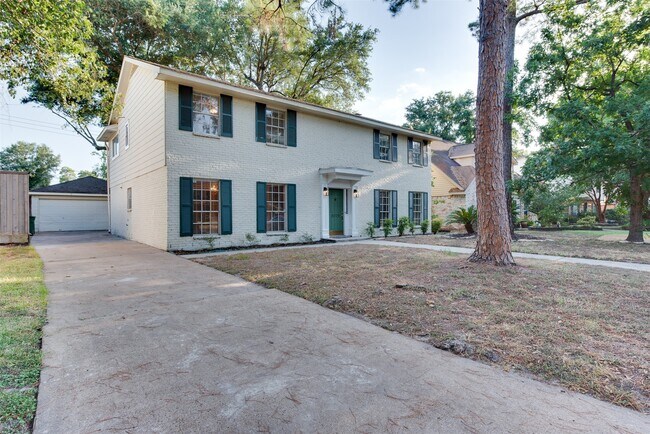 Foto del edificio - 5019 Oak Shadows Dr