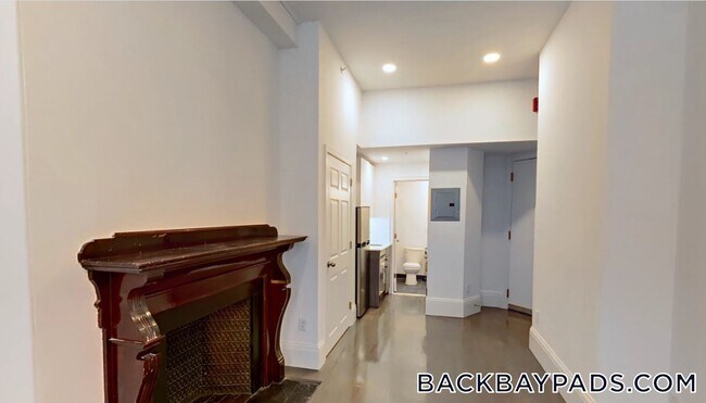 Building Photo - 270 Newbury St