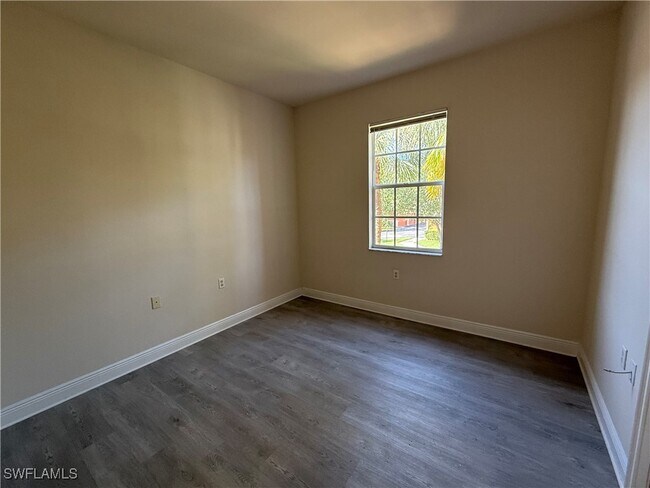Building Photo - 3947 Del Sol Ln