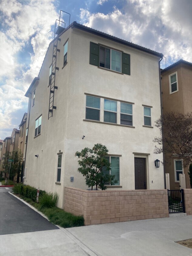 11256 N Adobe Ln, Mission Hills, CA 91345 House Rental in Mission Hills, CA