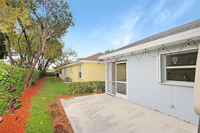 Building Photo - 527 SE 21st Dr