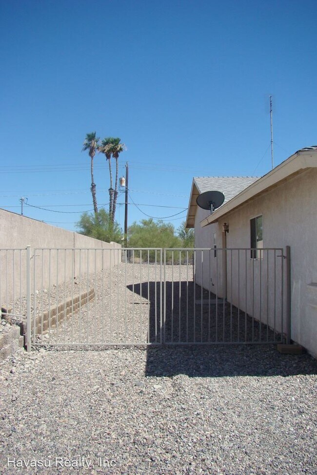Building Photo - 3 br, 2 bath House - 2180 Palo Verde Blvd S.