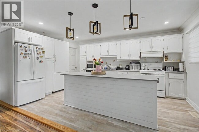 Building Photo - 2110 Cavendish Dr