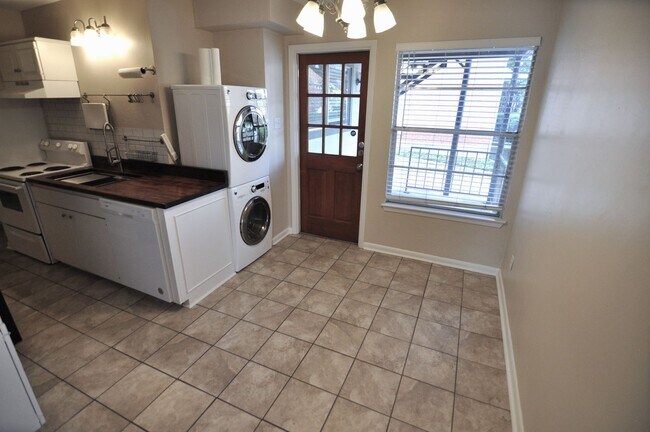 Foto del edificio - Beautiful Austin condo in amazing location!
