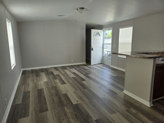 Foto del edificio - 119 Elderberry Ln