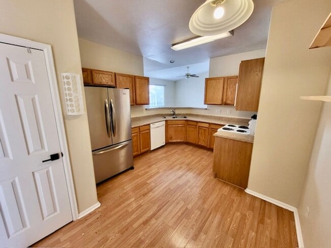 Building Photo - Lovely 4 bedroom home near the Powers Corr...