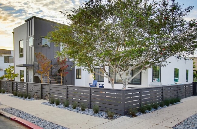 Building Photo - 422 Arbor Dr