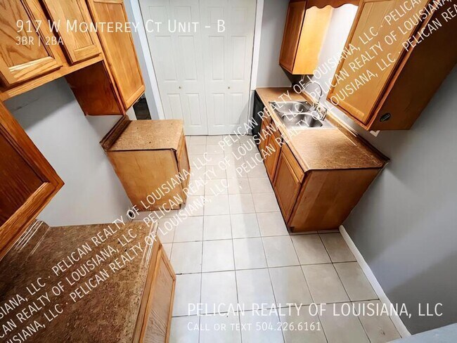 Building Photo - 917 Monterey Ct S