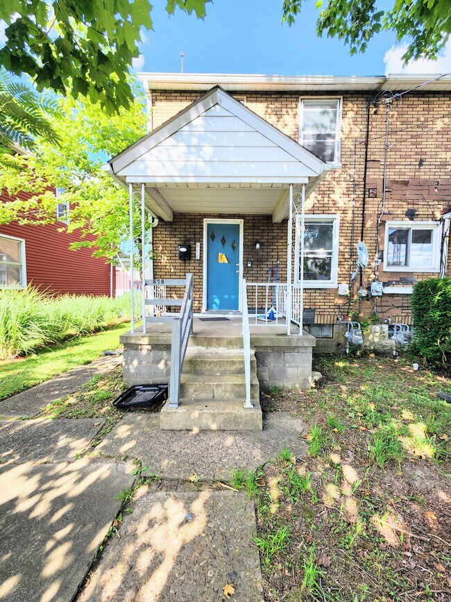 Building Photo - 878 Miller Ave