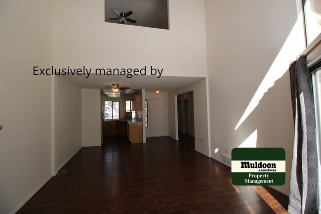 Foto del edificio - Coming soon! Comfy Pet Friendly Condo in S...