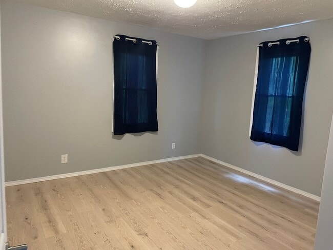 Building Photo - Updated, Two Bedroom home in Fairborn with...