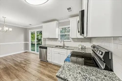Building Photo - 413 Queens Dr SW