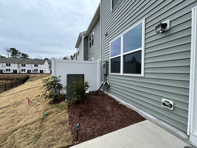 Building Photo - Room in Townhome on Primo Dr