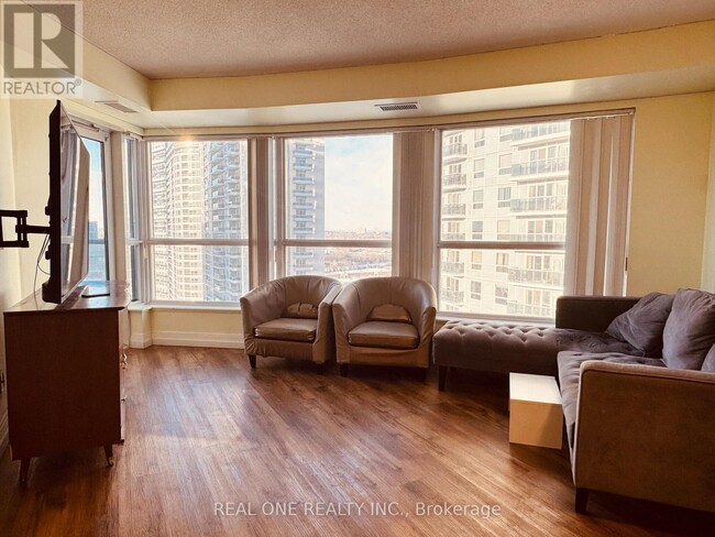 Building Photo - 125 Village Green Square