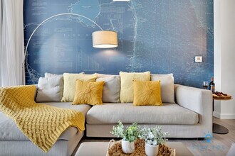 Building Photo - 2602 E Hallandale Beach Blvd